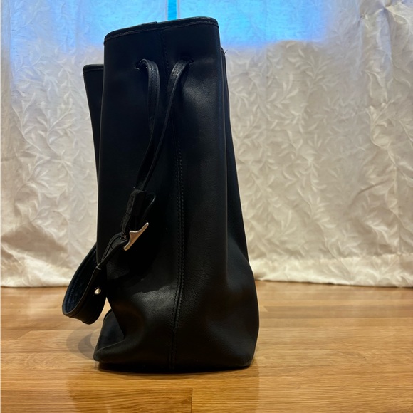 90s Coach Black Leather Bucket Bag - Picture 3 of 7